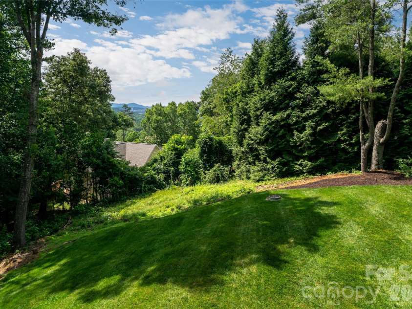 24 Audubon Drive, Asheville, NC 28804.  MLS# CAR4395786, YatesRealty ID 37532. 