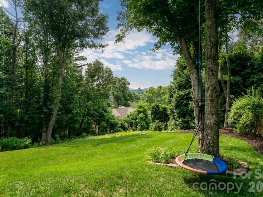 24 Audubon Drive, Asheville, NC 28804.  MLS# CAR4395786, YatesRealty ID 37532. 