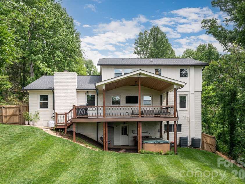 24 Audubon Drive, Asheville, NC 28804.  MLS# CAR4395786, YatesRealty ID 37532. 