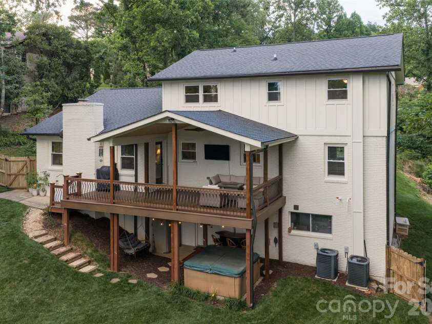 24 Audubon Drive, Asheville, NC 28804.  MLS# CAR4395786, YatesRealty ID 37532. 