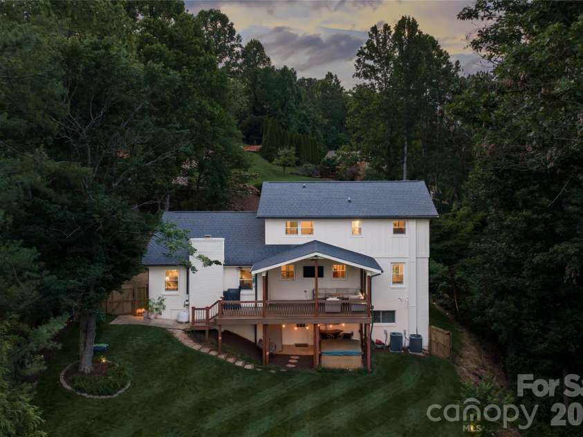 24 Audubon Drive, Asheville, NC 28804.  MLS# CAR4395786, YatesRealty ID 37532. 