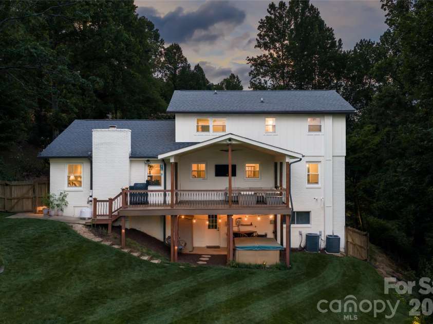 24 Audubon Drive, Asheville, NC 28804.  MLS# CAR4395786, YatesRealty ID 37532. 