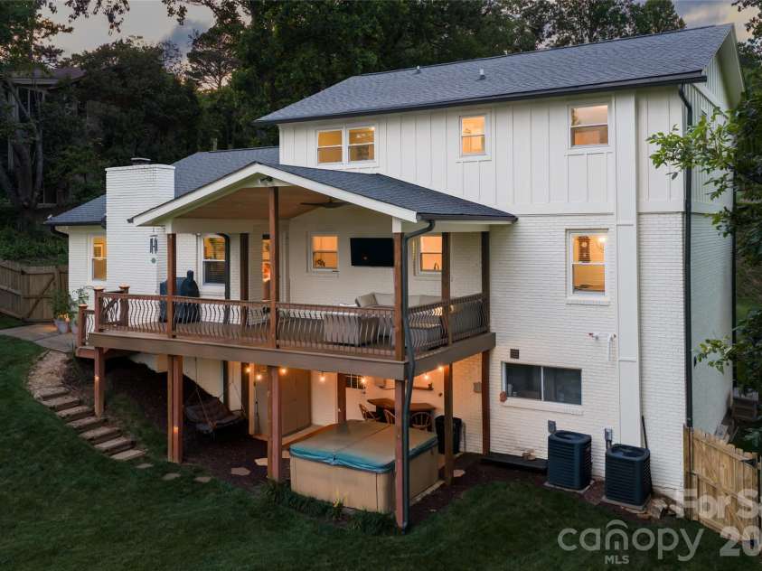 24 Audubon Drive, Asheville, NC 28804.  MLS# CAR4395786, YatesRealty ID 37532. 