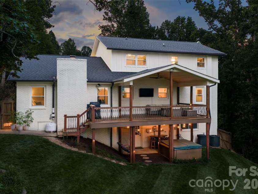 24 Audubon Drive, Asheville, NC 28804.  MLS# CAR4395786, YatesRealty ID 37532. 