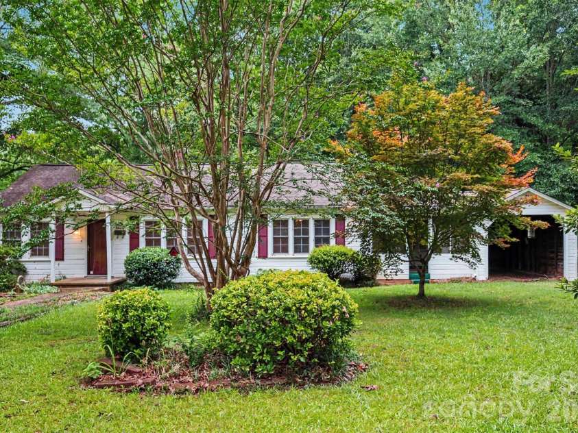 515 Hill Street, Dallas, NC 28034.  MLS# CAR4404106, YatesRealty ID 37536. 