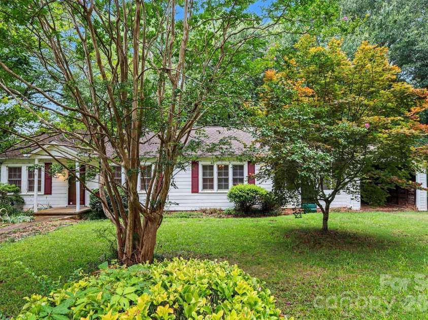 515 Hill Street, Dallas, NC 28034.  MLS# CAR4404106, YatesRealty ID 37536. 