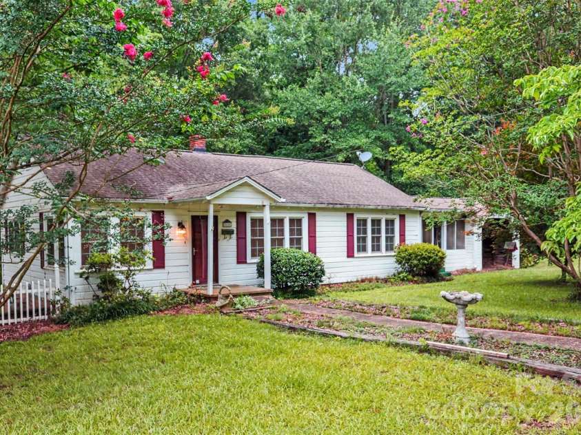 515 Hill Street, Dallas, NC 28034.  MLS# CAR4404106, YatesRealty ID 37536. 