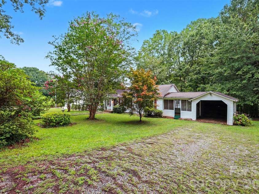 515 Hill Street, Dallas, NC 28034.  MLS# CAR4404106, YatesRealty ID 37536. 