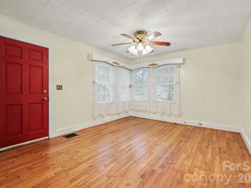 515 Hill Street, Dallas, NC 28034.  MLS# CAR4404106, YatesRealty ID 37536. 