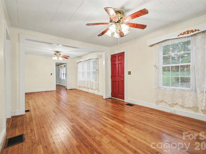 515 Hill Street, Dallas, NC 28034.  MLS# CAR4404106, YatesRealty ID 37536. 