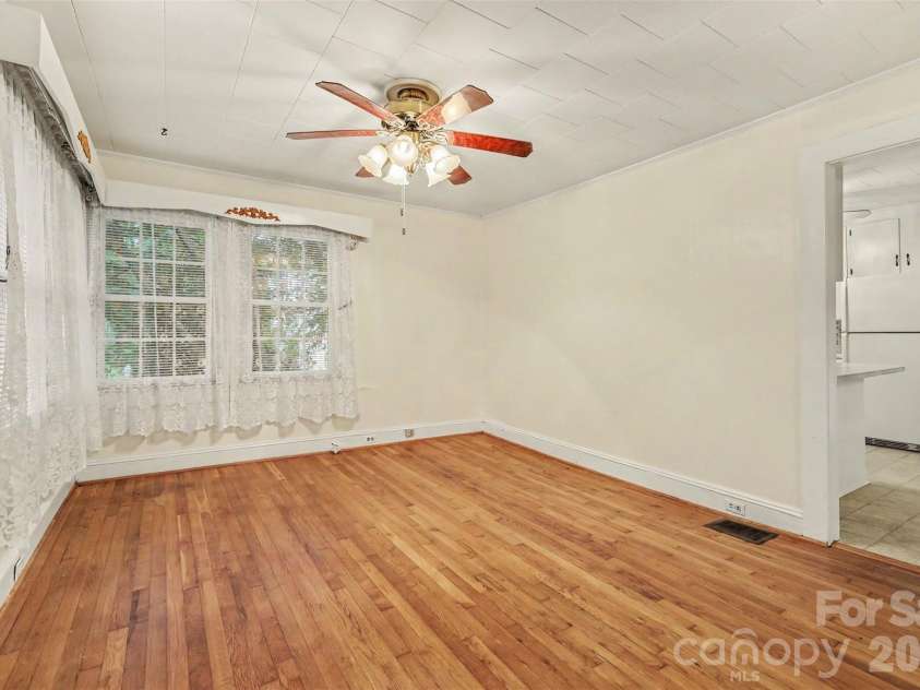 515 Hill Street, Dallas, NC 28034.  MLS# CAR4404106, YatesRealty ID 37536. 