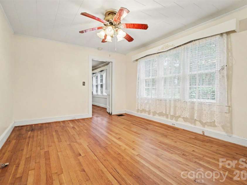 515 Hill Street, Dallas, NC 28034.  MLS# CAR4404106, YatesRealty ID 37536. 