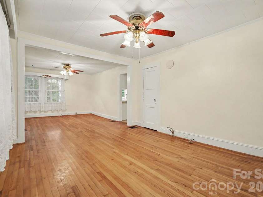 515 Hill Street, Dallas, NC 28034.  MLS# CAR4404106, YatesRealty ID 37536. 