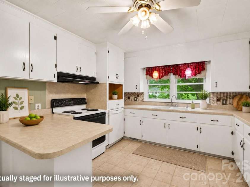 515 Hill Street, Dallas, NC 28034.  MLS# CAR4404106, YatesRealty ID 37536. 