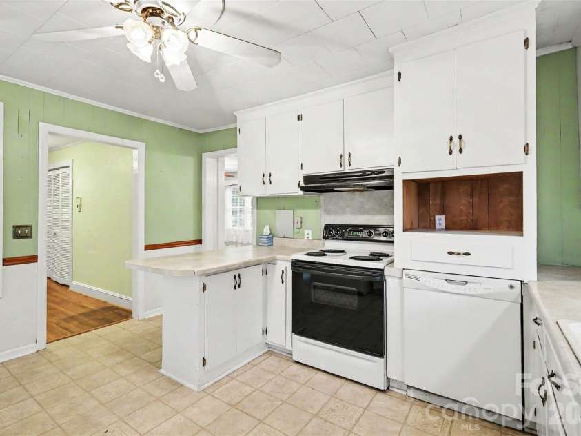 515 Hill Street, Dallas, NC 28034.  MLS# CAR4404106, YatesRealty ID 37536. 