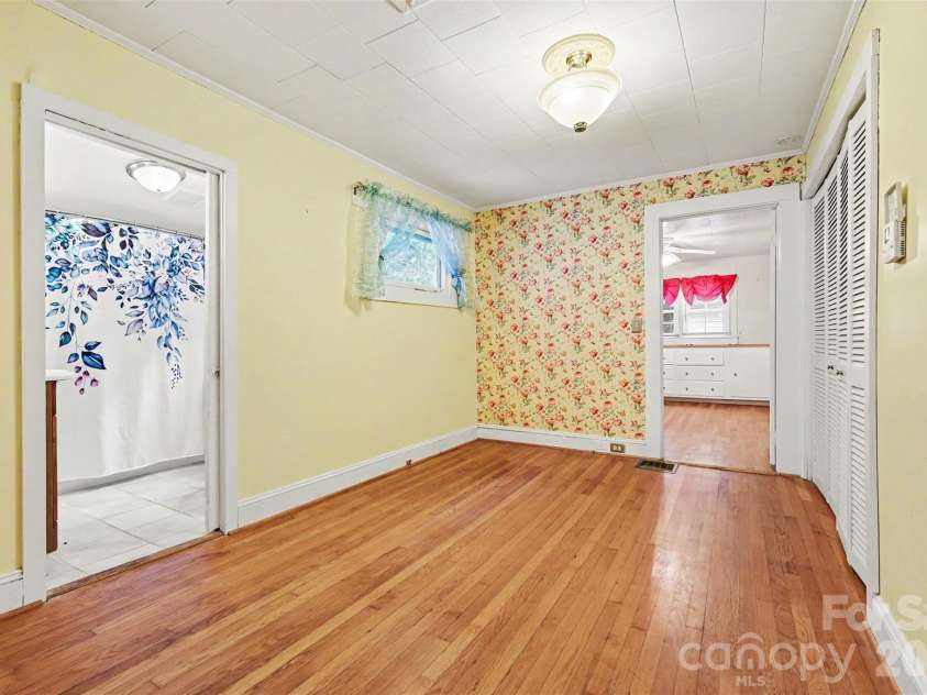 515 Hill Street, Dallas, NC 28034.  MLS# CAR4404106, YatesRealty ID 37536. 