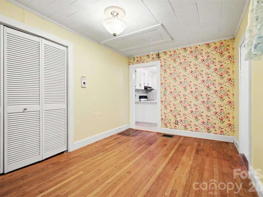 515 Hill Street, Dallas, NC 28034.  MLS# CAR4404106, YatesRealty ID 37536. 