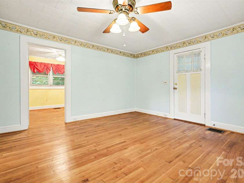 515 Hill Street, Dallas, NC 28034.  MLS# CAR4404106, YatesRealty ID 37536. 