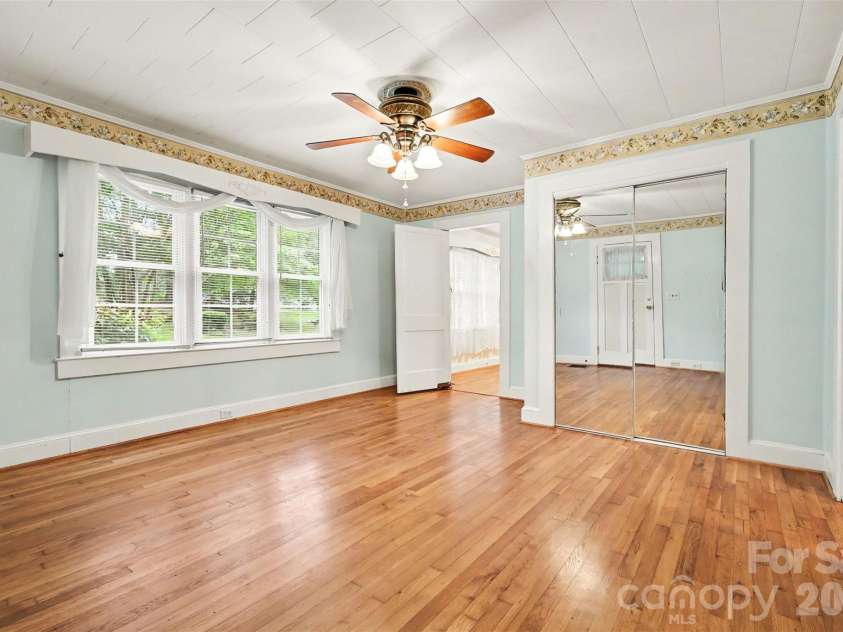 515 Hill Street, Dallas, NC 28034.  MLS# CAR4404106, YatesRealty ID 37536. 