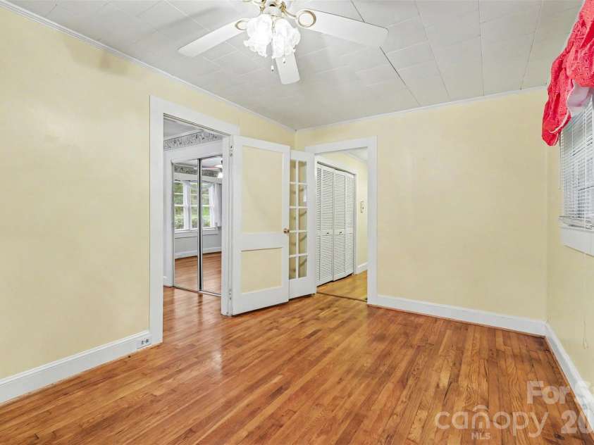 515 Hill Street, Dallas, NC 28034.  MLS# CAR4404106, YatesRealty ID 37536. 