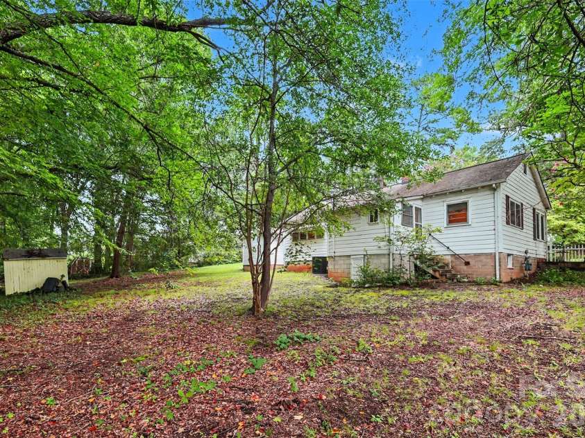 515 Hill Street, Dallas, NC 28034.  MLS# CAR4404106, YatesRealty ID 37536. 