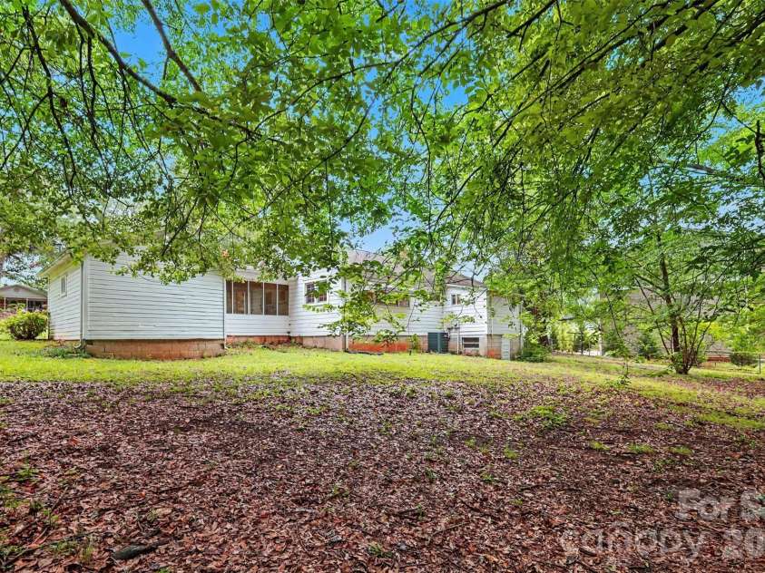 515 Hill Street, Dallas, NC 28034.  MLS# CAR4404106, YatesRealty ID 37536. 