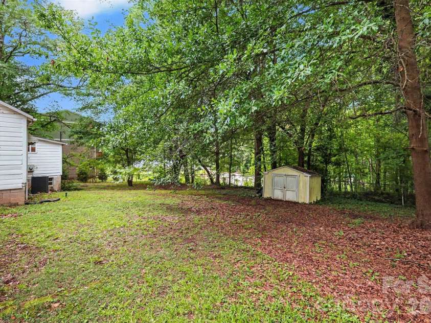 515 Hill Street, Dallas, NC 28034.  MLS# CAR4404106, YatesRealty ID 37536. 