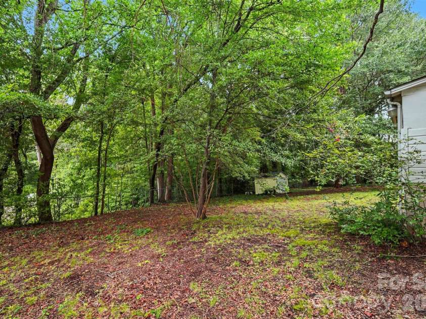515 Hill Street, Dallas, NC 28034.  MLS# CAR4404106, YatesRealty ID 37536. 