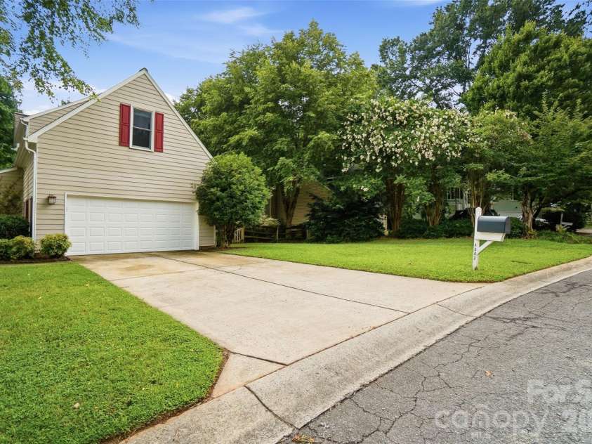 4802 Bridle Ridge Lane, Charlotte, NC 28269.  MLS# CAR4401581, YatesRealty ID 37539. Two car side load garage