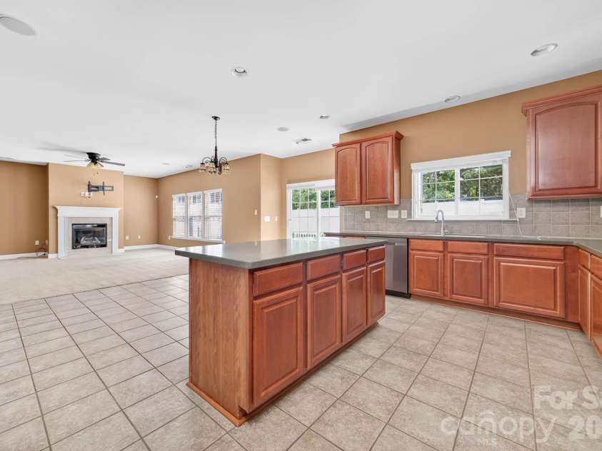 4708 Kiddle Lane, Monroe, NC 28110.  MLS# CAR4403403, YatesRealty ID 37541. Spacious kitchen