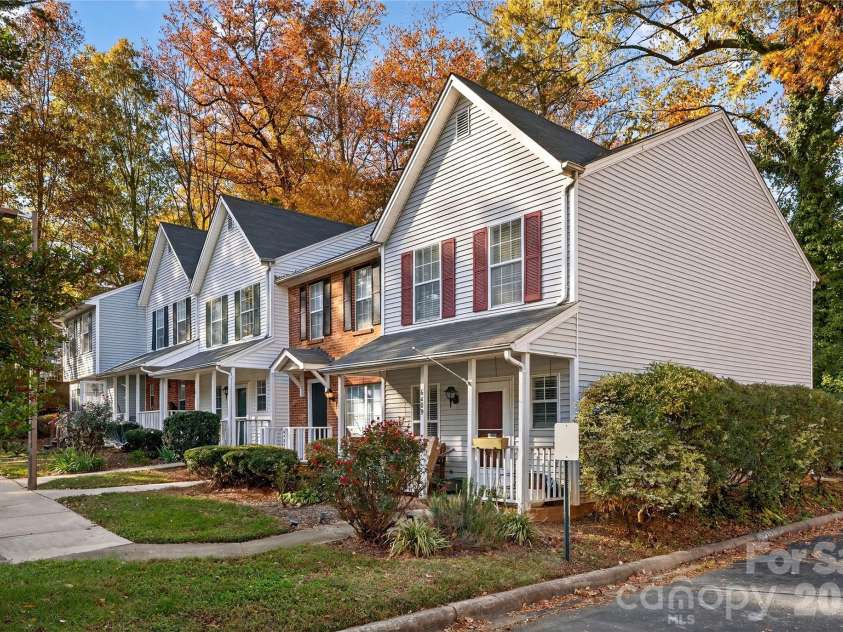 6407 Windsor Gate Lane, Charlotte, NC 28215.  MLS# CAR4404520, YatesRealty ID 37544. 
