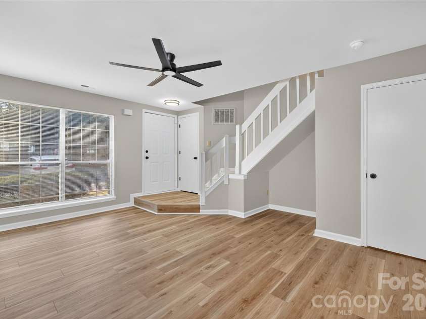 6407 Windsor Gate Lane, Charlotte, NC 28215.  MLS# CAR4404520, YatesRealty ID 37544. 