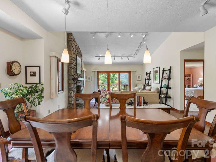 48 Stony Ridge, Asheville, NC 28804.  MLS# CAR4397346, YatesRealty ID 37545. 