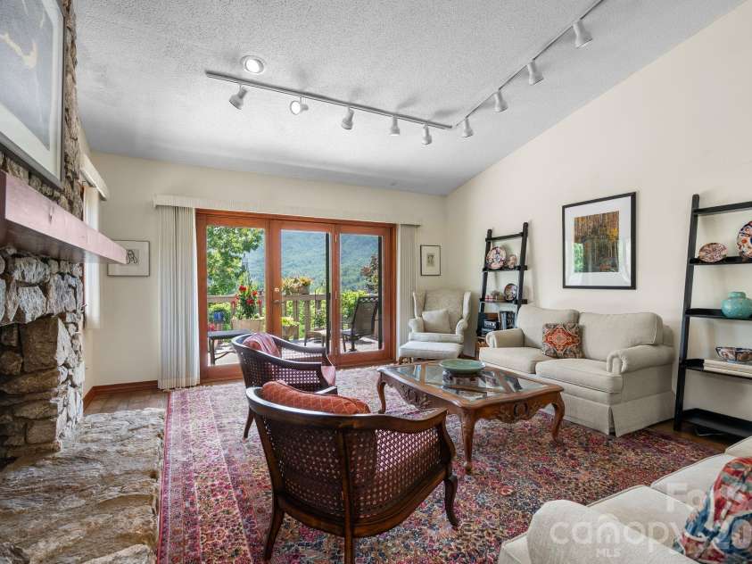 48 Stony Ridge, Asheville, NC 28804.  MLS# CAR4397346, YatesRealty ID 37545. 