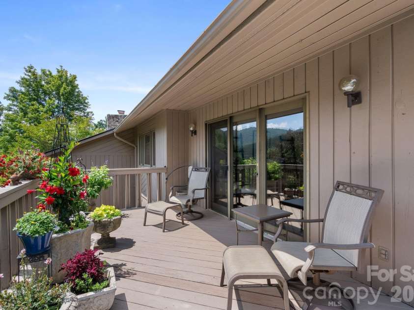 48 Stony Ridge, Asheville, NC 28804.  MLS# CAR4397346, YatesRealty ID 37545. 
