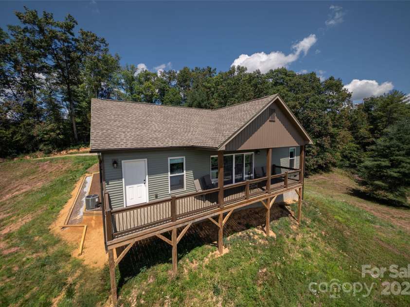 71 Banks Creek Road, Burnsville, NC 28714.  MLS# CAR4287171, YatesRealty ID 3755. 
