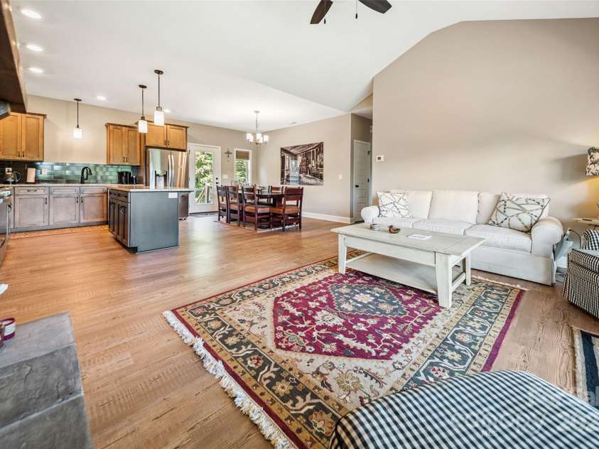 71 Banks Creek Road, Burnsville, NC 28714.  MLS# CAR4287171, YatesRealty ID 3755. 