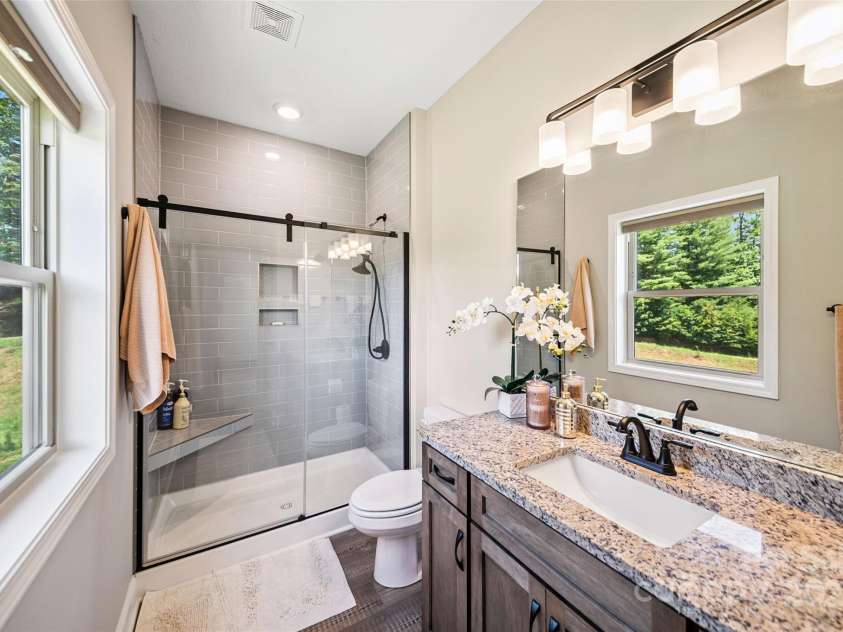 71 Banks Creek Road, Burnsville, NC 28714.  MLS# CAR4287171, YatesRealty ID 3755. 