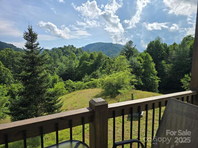 71 Banks Creek Road, Burnsville, NC 28714.  MLS# CAR4287171, YatesRealty ID 3755. 