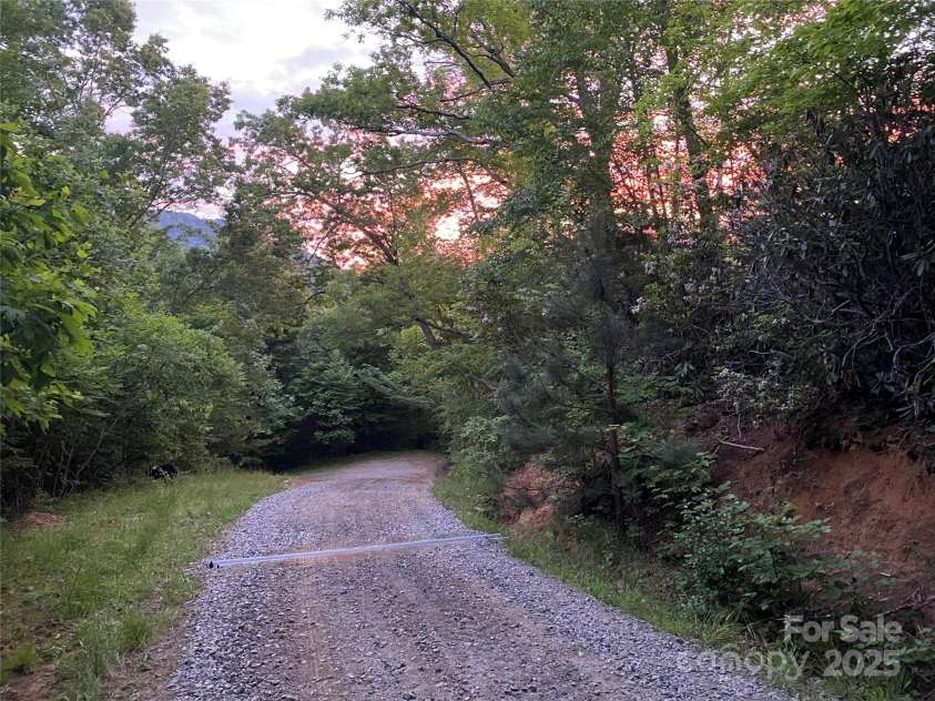 71 Banks Creek Road, Burnsville, NC 28714.  MLS# CAR4287171, YatesRealty ID 3755. 