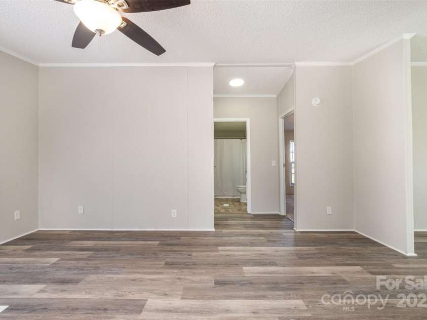 820 Bethesda Road, Statesville, NC 28677.  MLS# CAR4215399, YatesRealty ID 3755. 