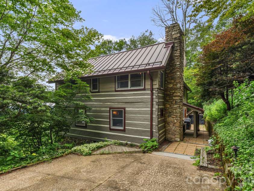 692 Mckinney Gap Drive, Mars Hill, NC 28754.  MLS# CAR4399041, YatesRealty ID 37553. 