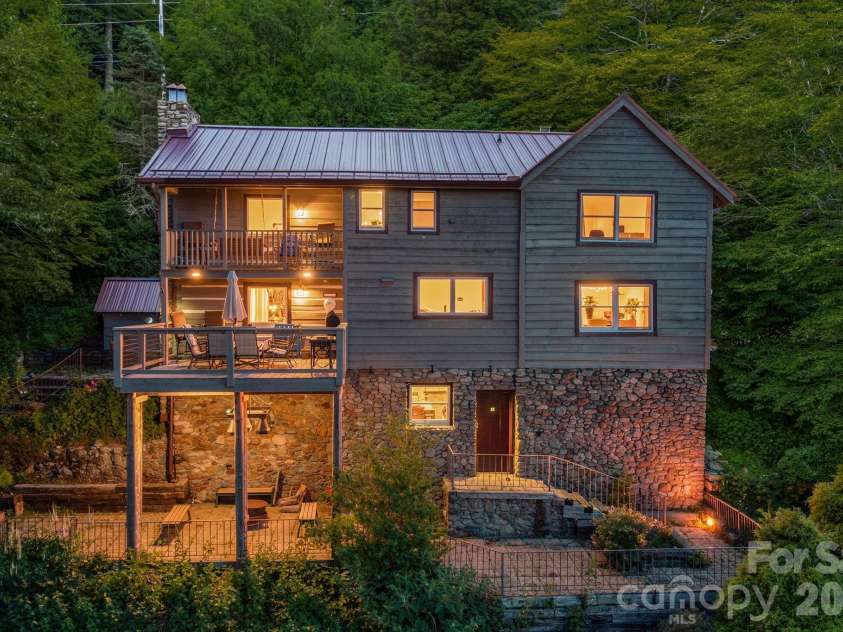 692 Mckinney Gap Drive, Mars Hill, NC 28754.  MLS# CAR4399041, YatesRealty ID 37553. 