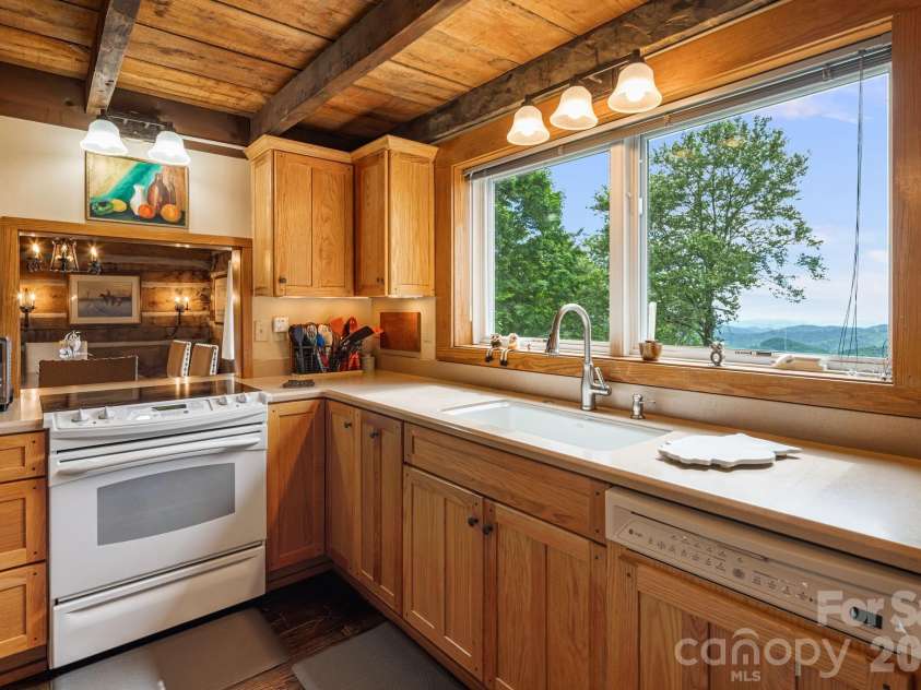 692 Mckinney Gap Drive, Mars Hill, NC 28754.  MLS# CAR4399041, YatesRealty ID 37553. 