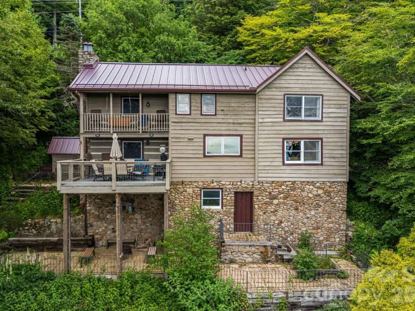 692 Mckinney Gap Drive, Mars Hill, NC 28754.  MLS# CAR4399041, YatesRealty ID 37553. 