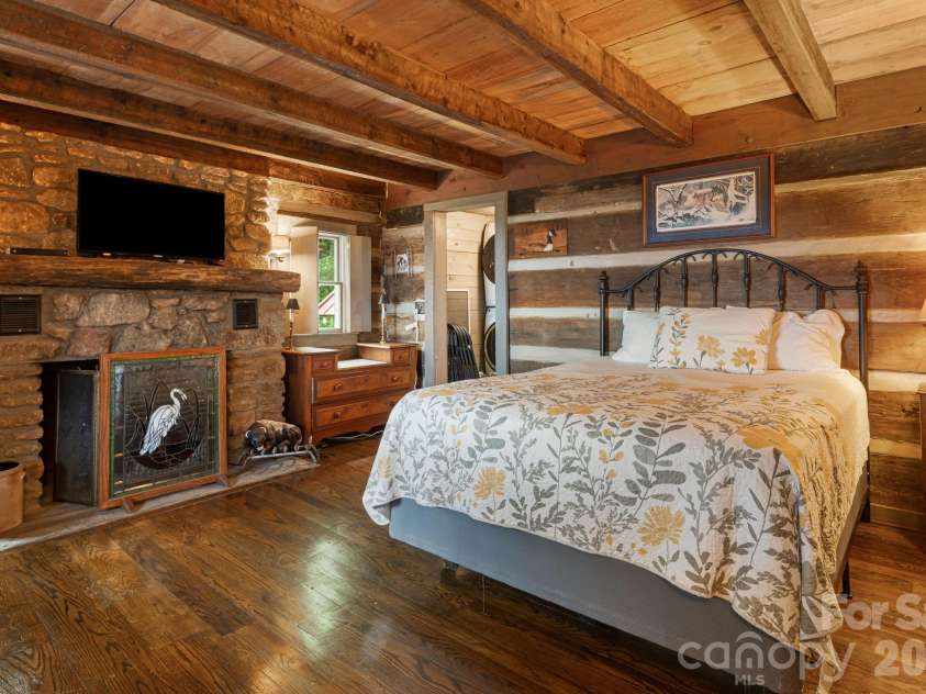 692 Mckinney Gap Drive, Mars Hill, NC 28754.  MLS# CAR4399041, YatesRealty ID 37553. 