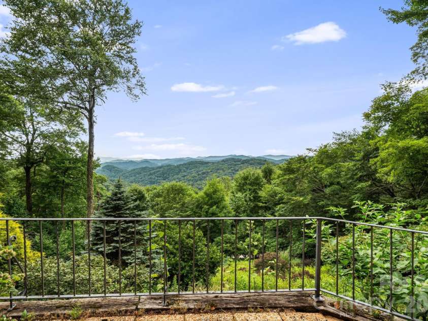 692 Mckinney Gap Drive, Mars Hill, NC 28754.  MLS# CAR4399041, YatesRealty ID 37553. 