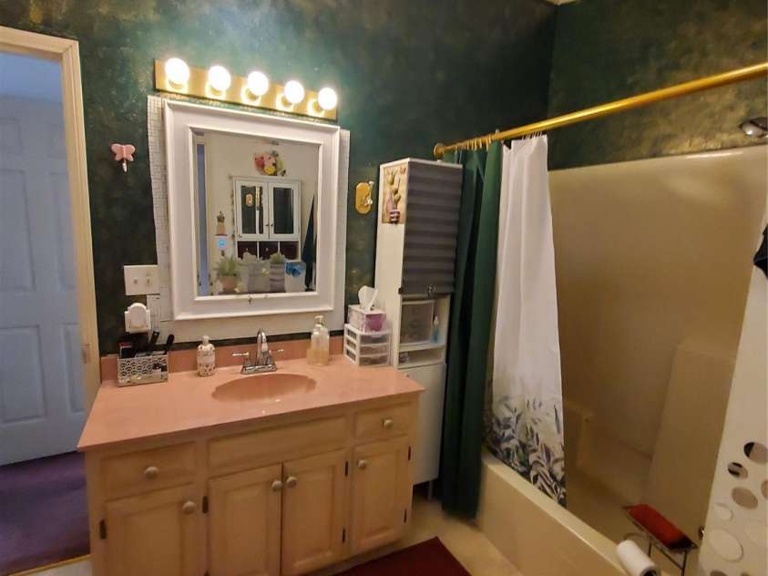 101 Cardinal Drive, New London, NC 28127.  MLS# CAR4340297, YatesRealty ID 3756. Bath