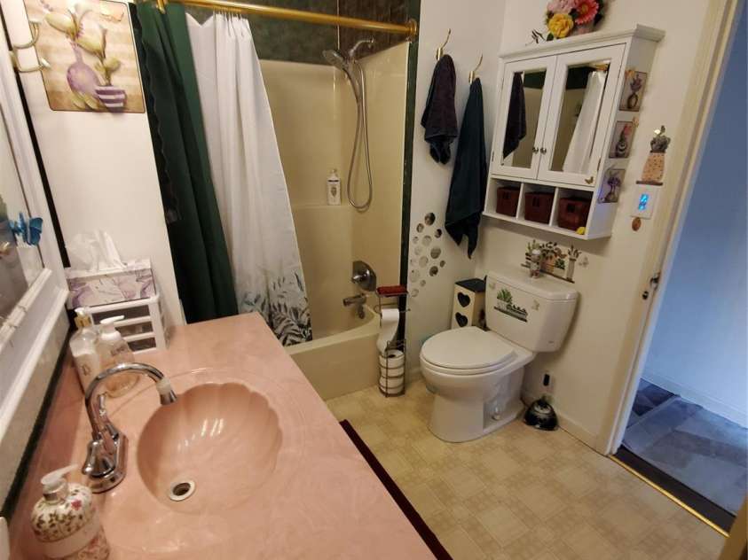 101 Cardinal Drive, New London, NC 28127.  MLS# CAR4340297, YatesRealty ID 3756. Bath