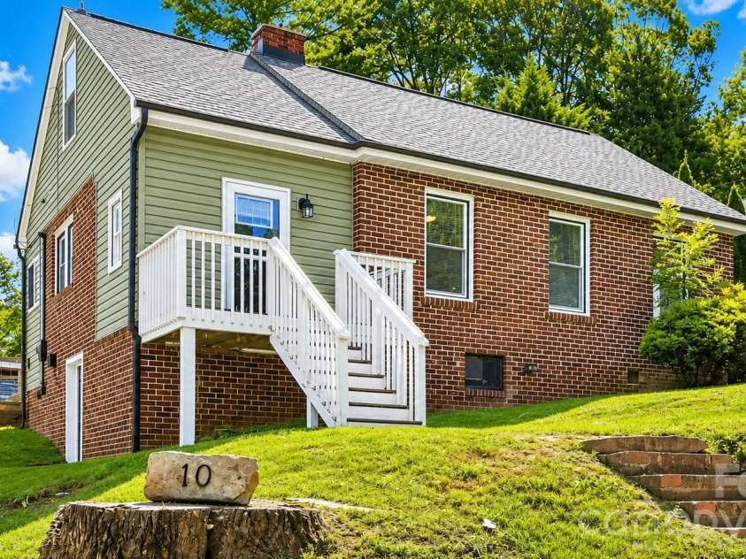 10 Enka Oak Street, Candler, NC 28715.  MLS# CAR4398797, YatesRealty ID 37561. 